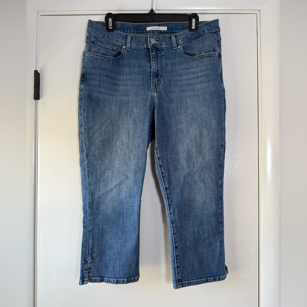 Levi’s Women’s Classic Capri Cropped Blue Jeans Medium Wash Stretch Denim Sz. 12